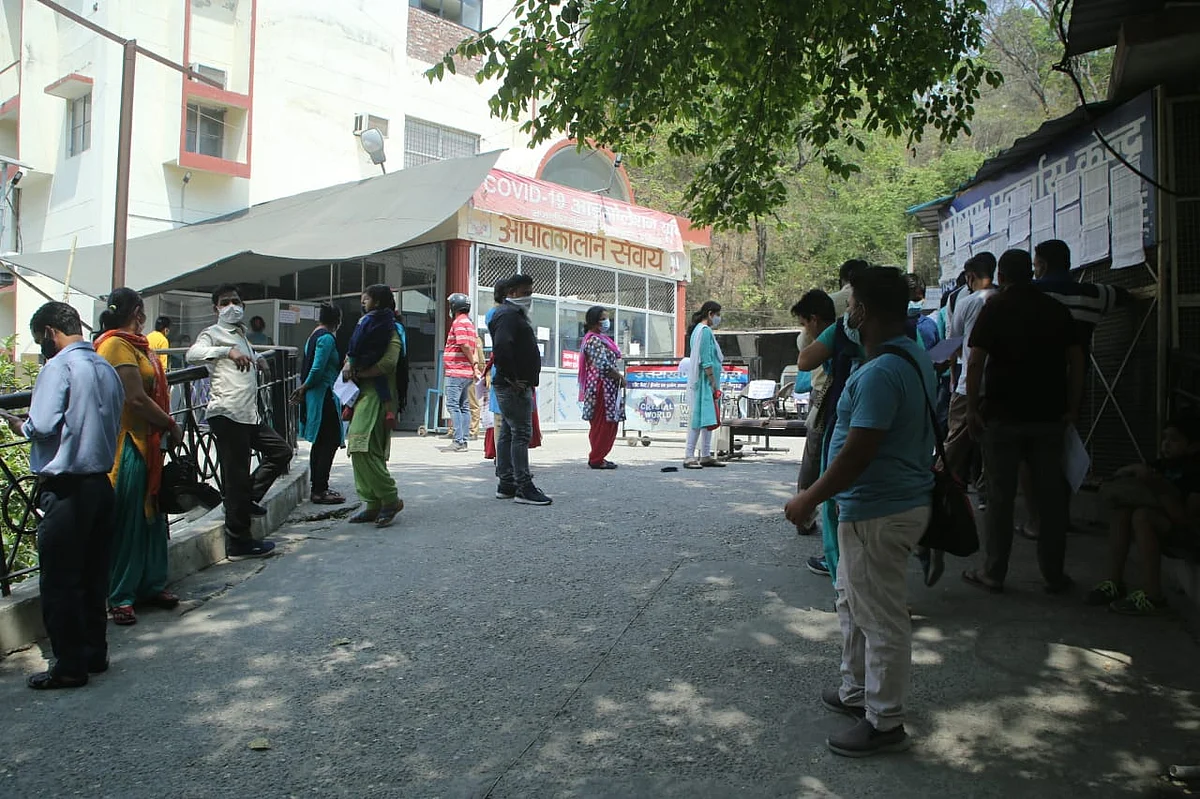 Ground reality belies UP govt’s claim of sufficient beds, drugs for COVID patients; crematoriums overwhelmed