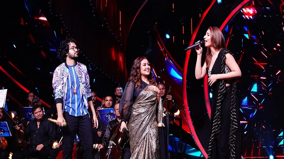 Neha Kakkar (Left) and Dhvani Bhanushali (Right)