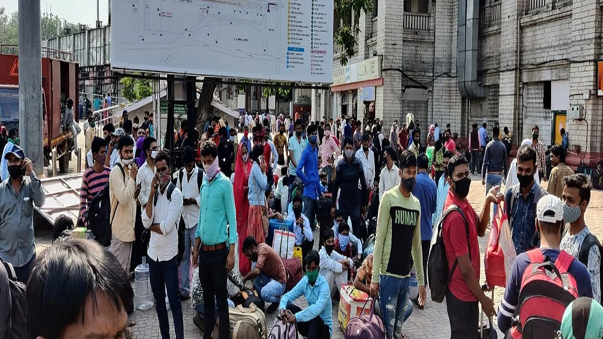 Fearing last year’s lockdown experience, migrant workers across India begin to leave for home