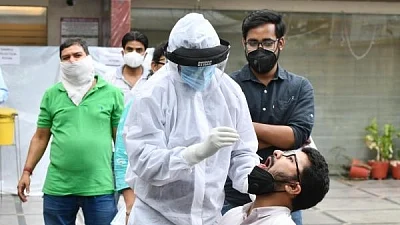 With unprecedented COVID surge, Delhi surpasses Mumbai to become worst-hit city in India