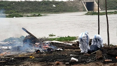 With bodies piling up, UP govt to hold funerals of COVID-19 victims free of cost