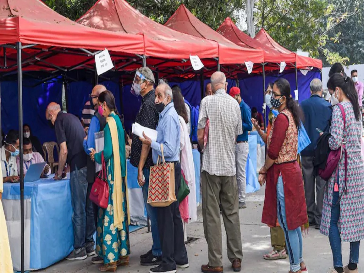 PIL for vaccination centres at RWAs, NGOs offices; HC asks authorities to treat it as representation