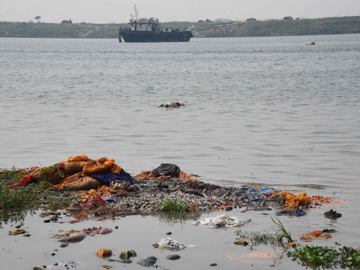 UP: More bodies found floating in Varanasi, Chandauli
