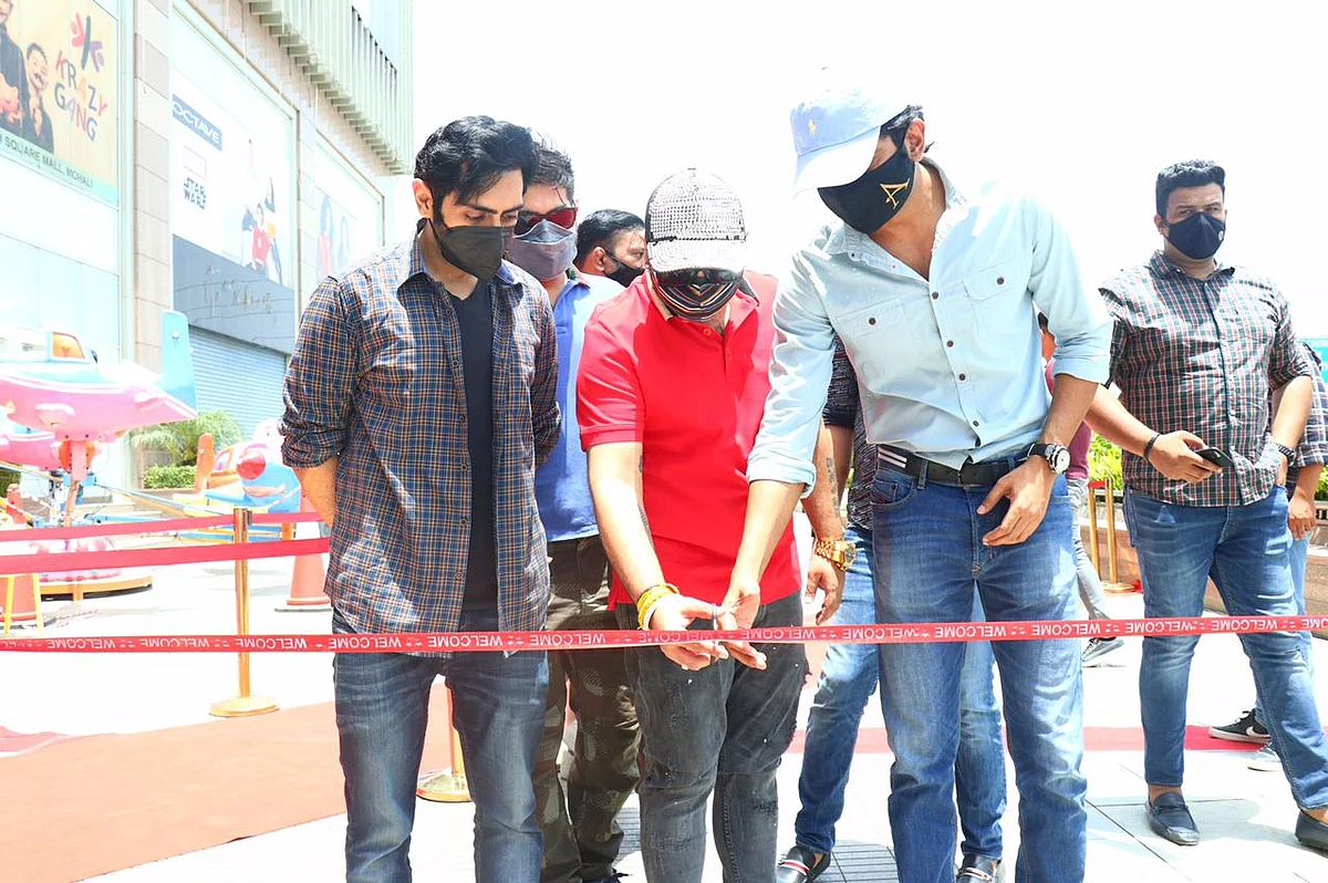 'United By Blood' conducts another instalement of 'vaccination in car' at Mohali mall