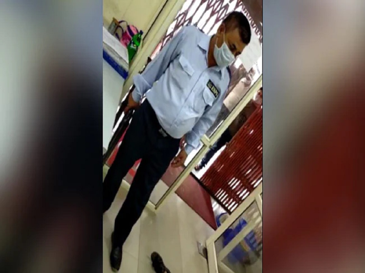 Shocking! Bank guard in UP shoots customer for not wearing mask