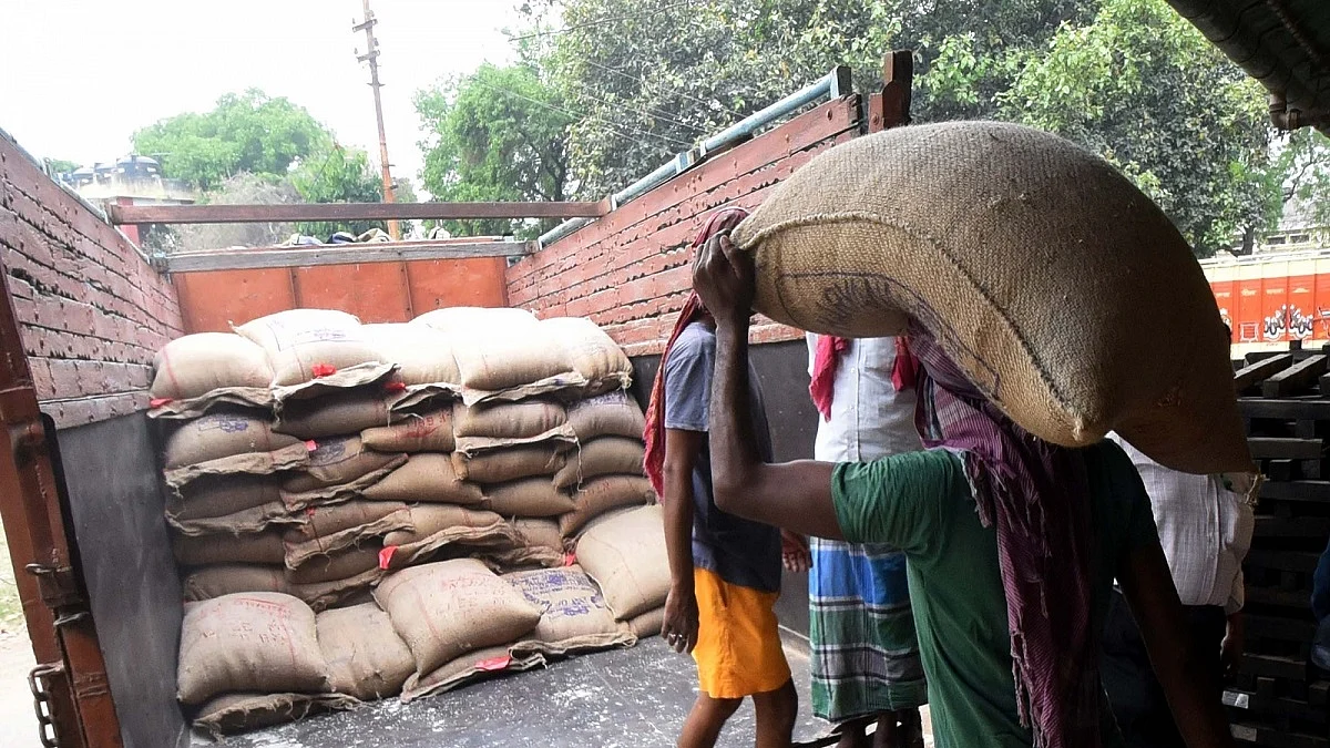 Fresh standoff between Delhi and Centre over doorstep ration scheme