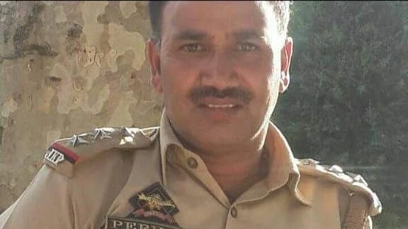 2 terrorists with pistols shot dead J&K police inspector