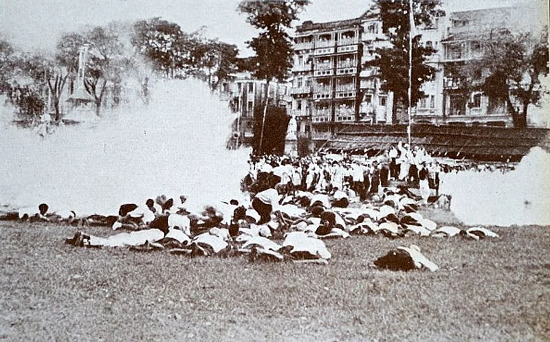 Police tear gassed the crowd at Bombay's Gowalia Tank Maidan