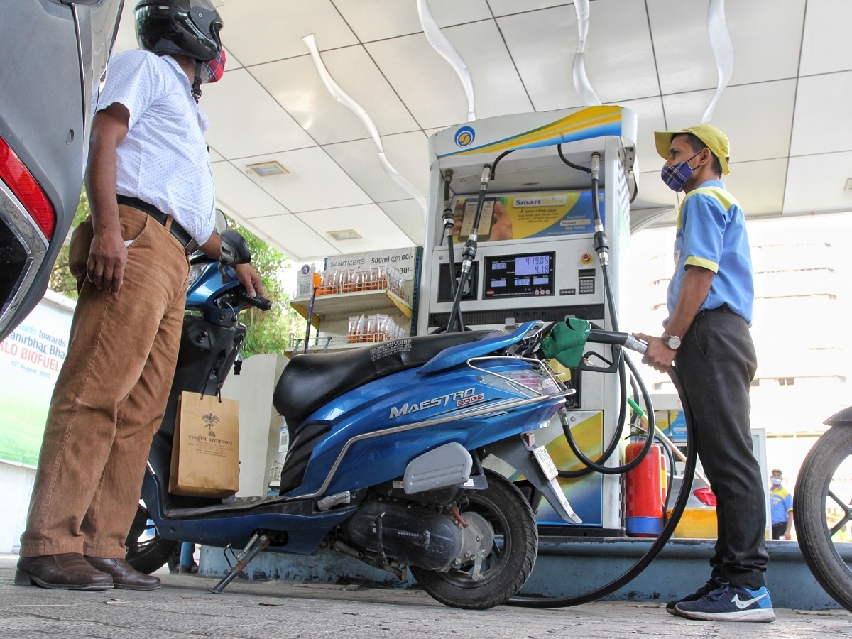 Petrol, diesel prices rise again, burn bigger holes in consumers' pockets