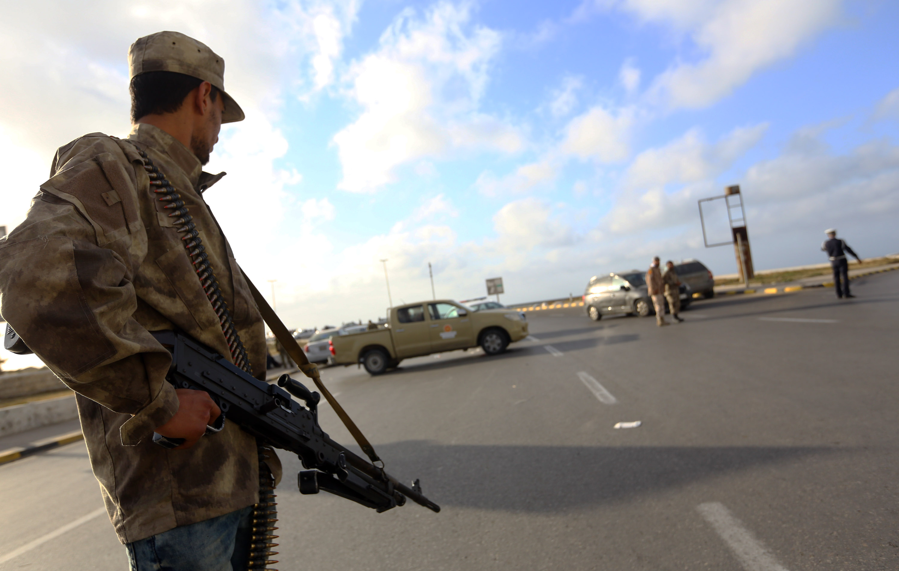 IS suicide bomber attacks Libyan security checkpoint