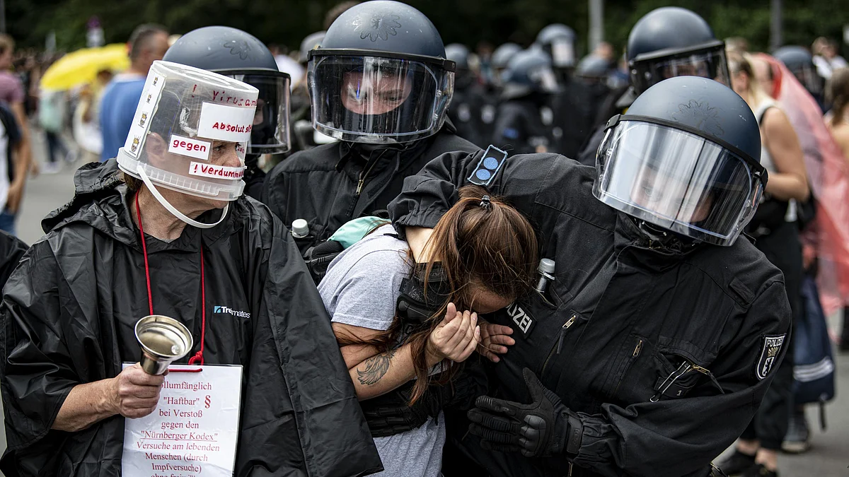 Berlin protesters decry coronavirus measures; 600 detained