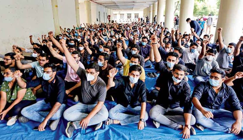 Gujarat: Resident doctors to return 'COVID warrior' certificates as strike enters sixth day