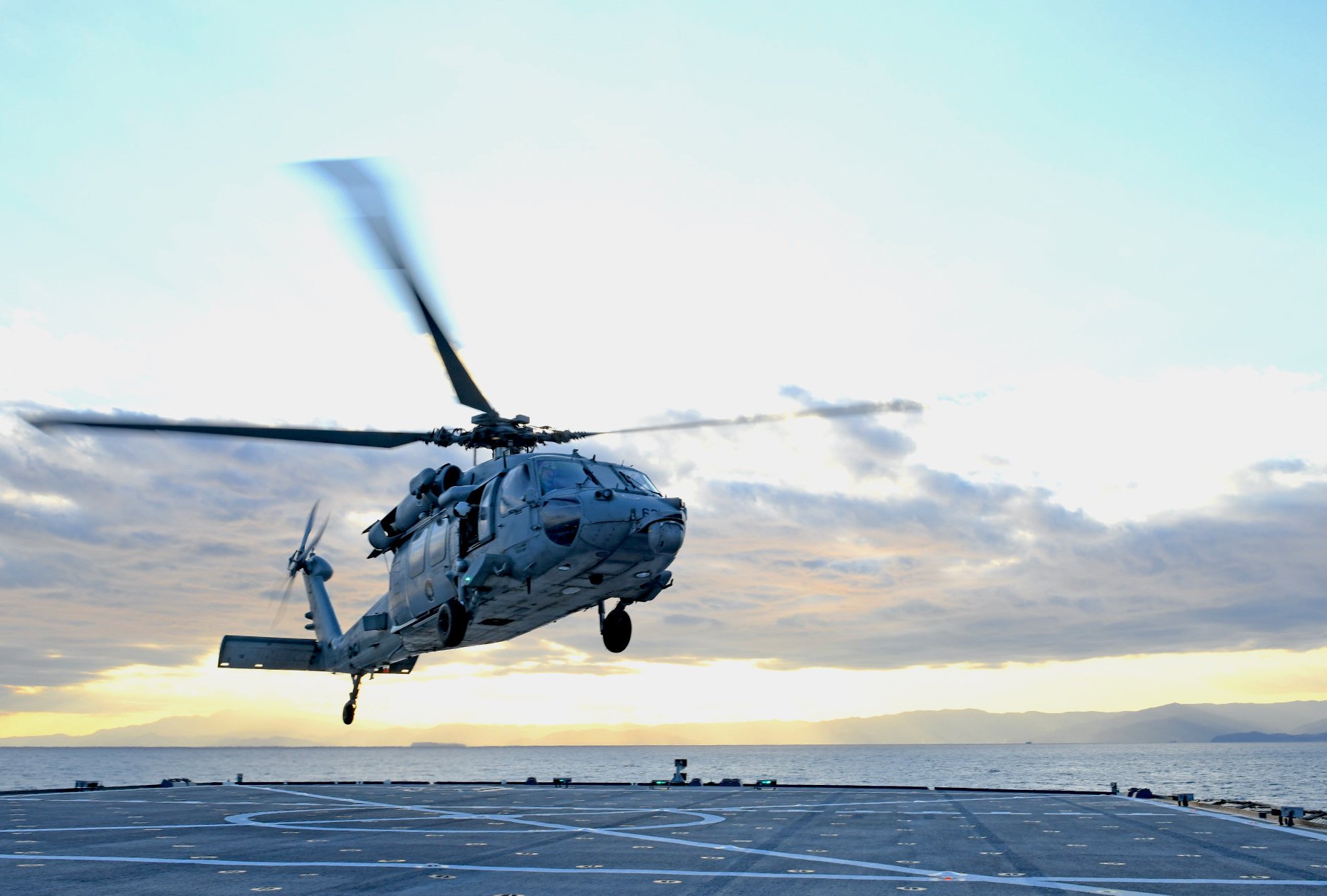 US navy helicopter crashes off Southern California coast
