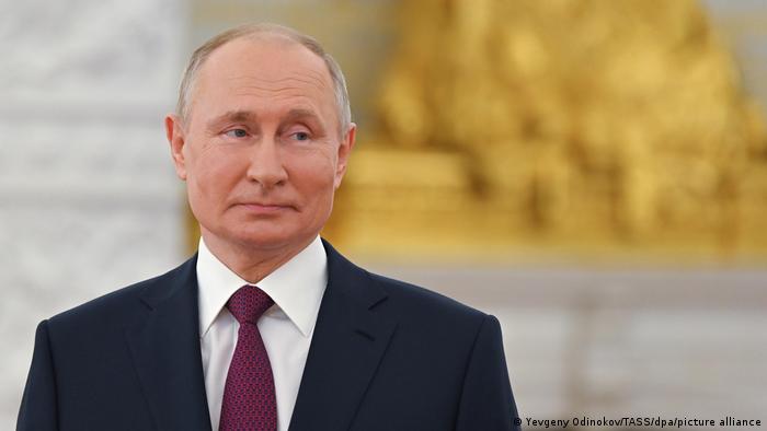 Early results in Russia show pro-Kremlin party leads
