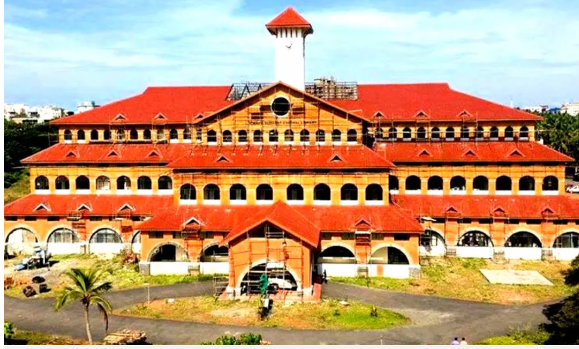 Left-dominated Kannur Varsity includes Golwalkar, Savarkar books in PG course