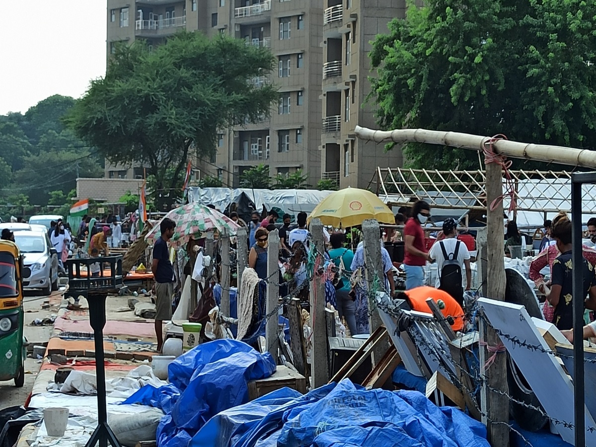 Gurugram authorities conduct demolition drive in Banjara Market