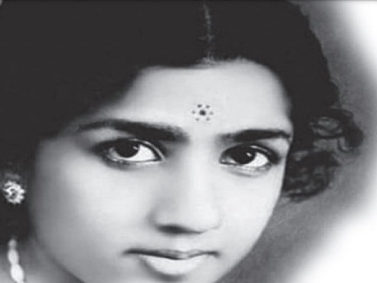 Bollywood Baatein: Dear Lataji, there is no one like you