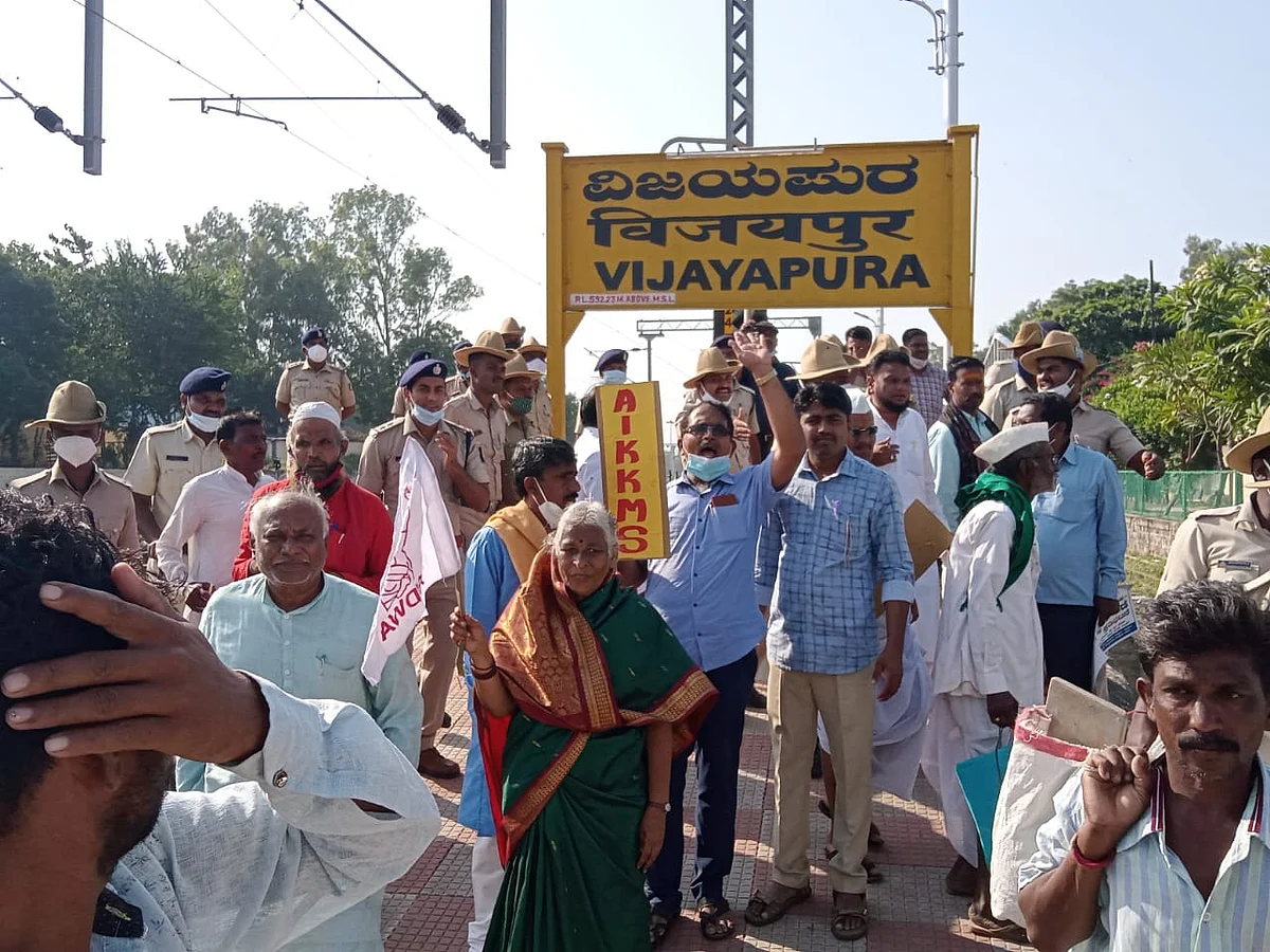 Farmers block train traffic in Punjab, Haryana, UP as part of 'rail roko' stir over Lakhimpur incident