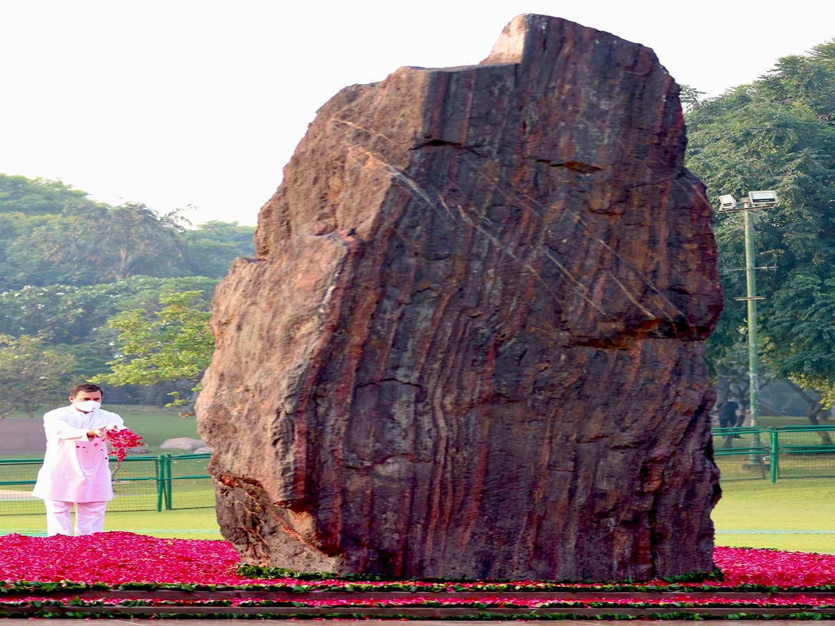 'Iron Lady of India': Cong pays tributes to Indira Gandhi on death anniversary