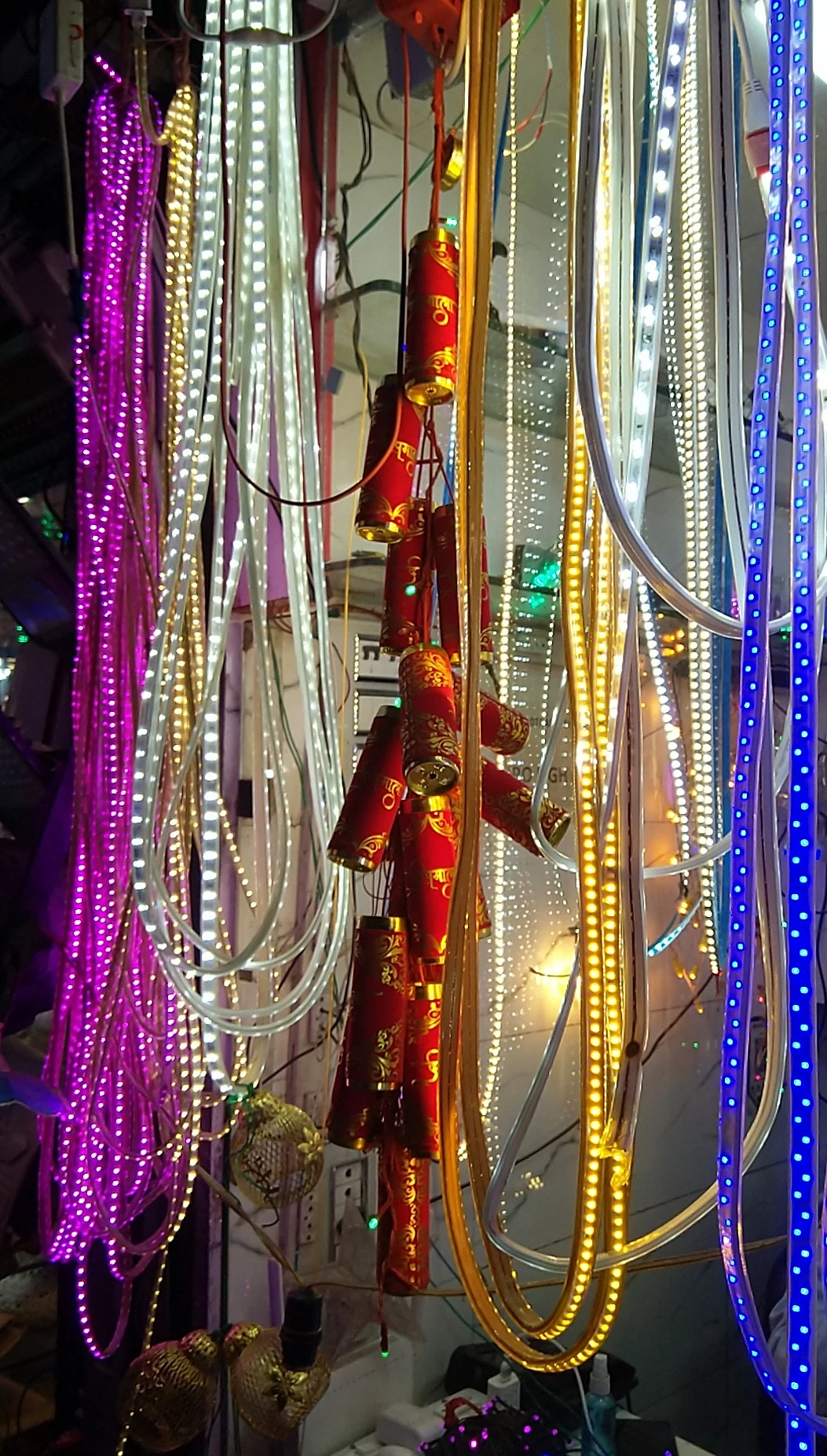 Electronic cracker (in red)