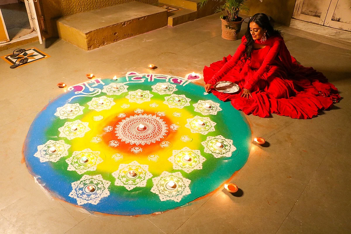 A woman makes Rangoli