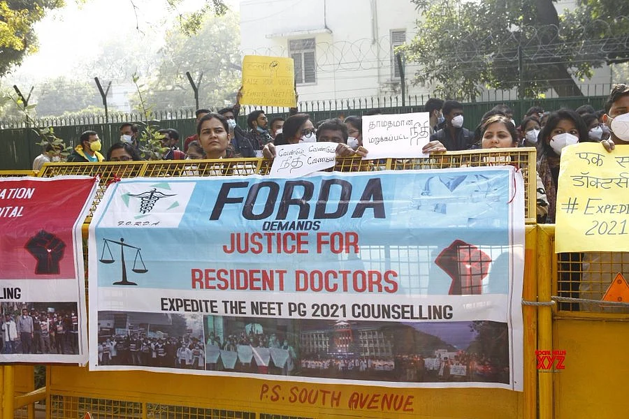 Chaos at Delhi's hospitals as resident doctors shut OPD counters