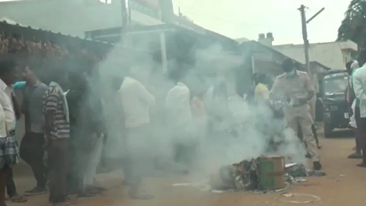 Hindu activists burn religious books