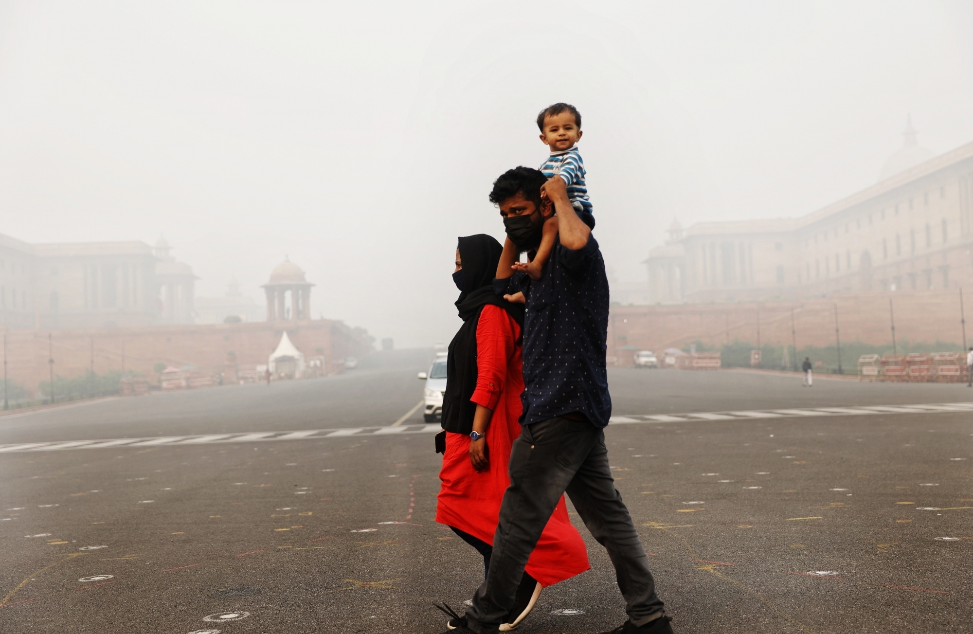 Mainly clear sky in Delhi, AQI very poor