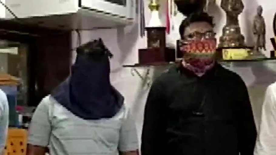 LIVE News Updates: Man selling fake COVID19 vaccination certificates for Rs 1000 arrested in Mumbai