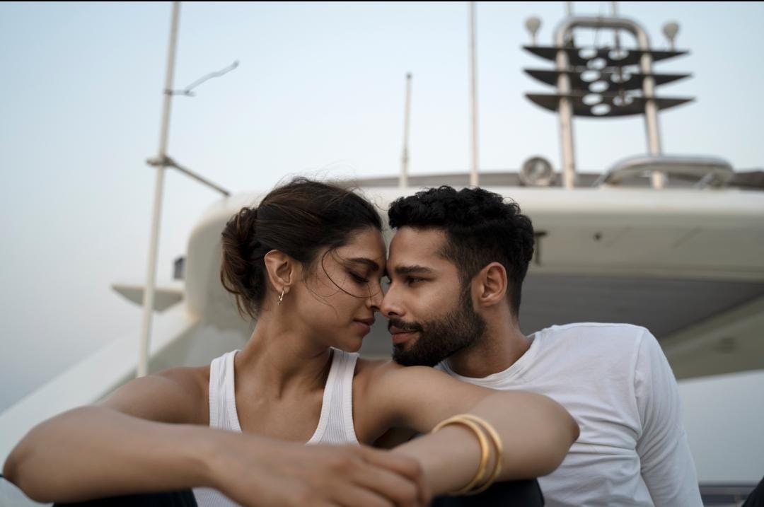 ‘Doobey’, first song from 'Gehraiyaan' personifies the heady rush of falling in love!