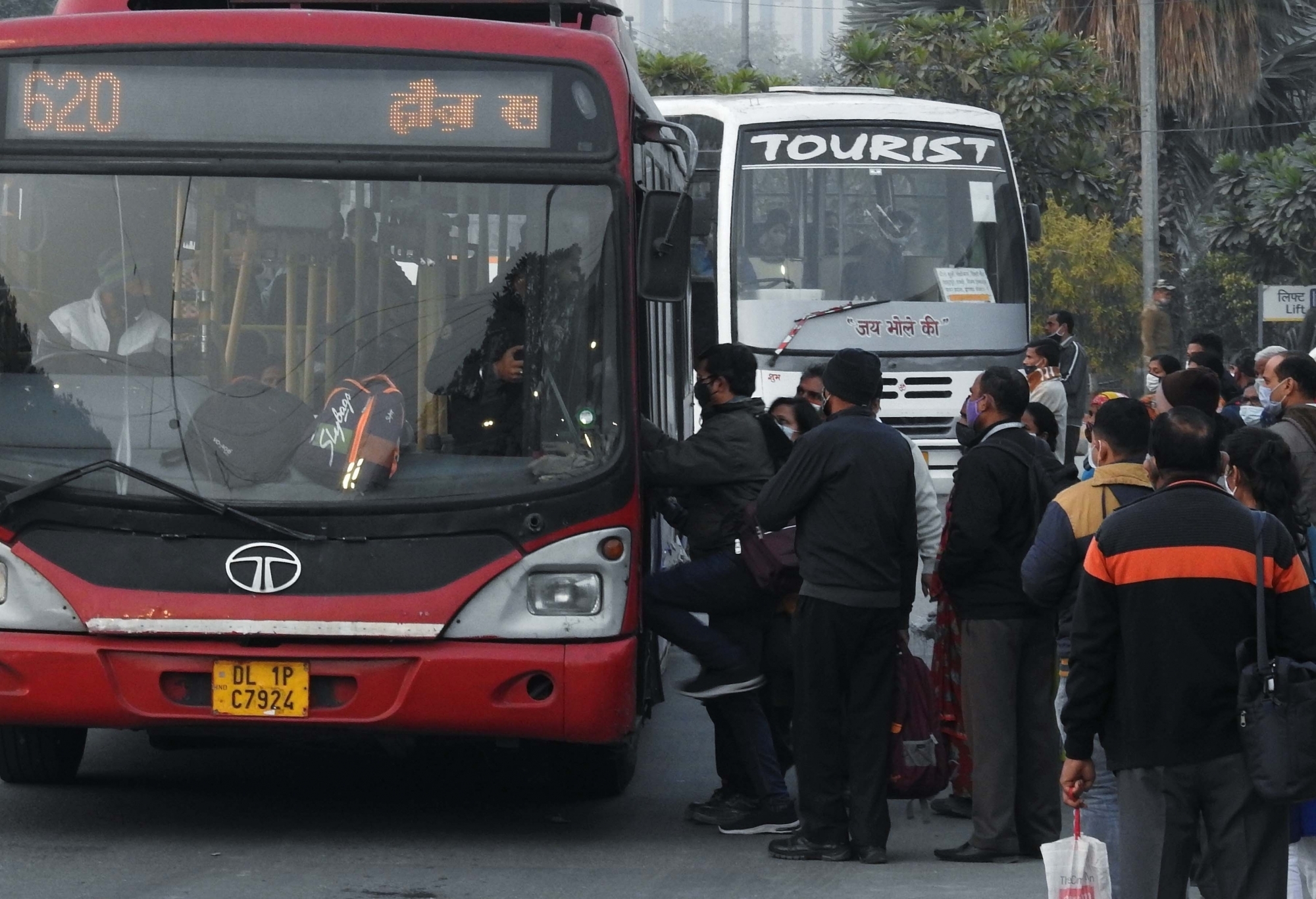 10 tips for a safe and comfortable bus journey during these times!