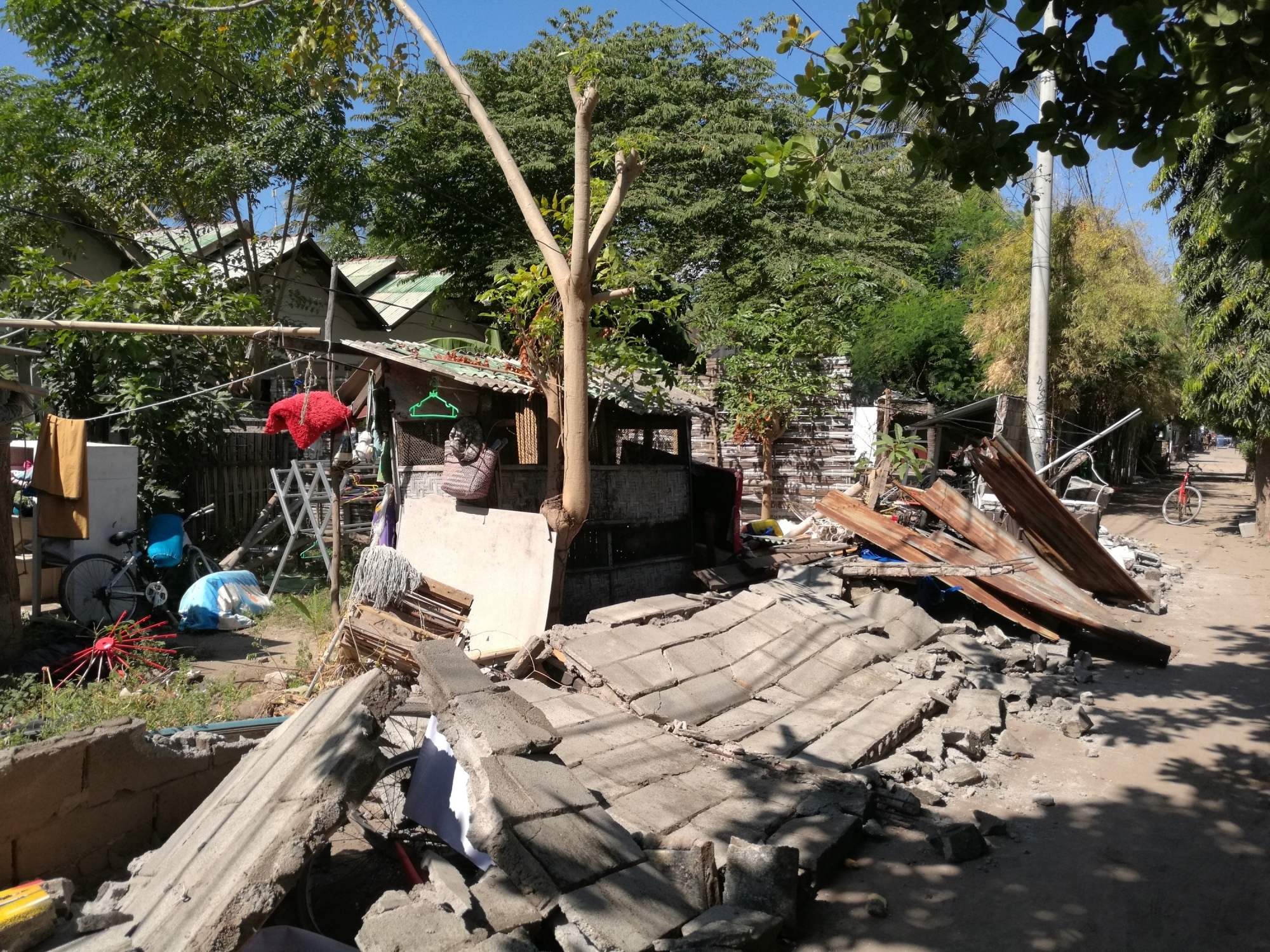 6.2-magnitude quake strikes off eastern Indonesia, no tsunami alert