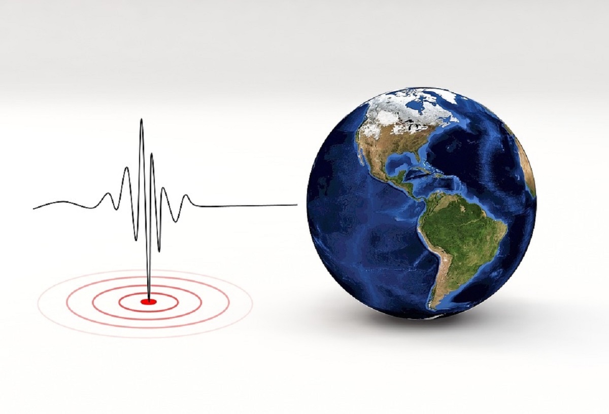 Strong quake hits western Indonesia, killing at least 2