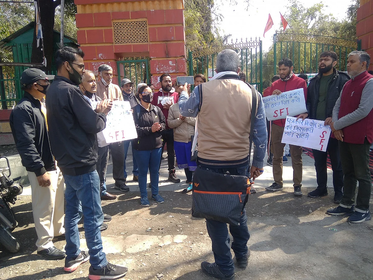 Uttarakhand: Dalit journalist of news portal 'Janjawar' arrested on "fake charges", scribes demand release