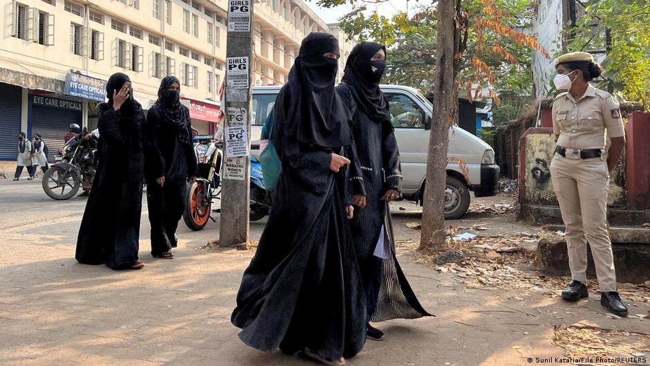 SC to set up bench to hear pleas against Karnataka HC order refusing to lift ban on hijab