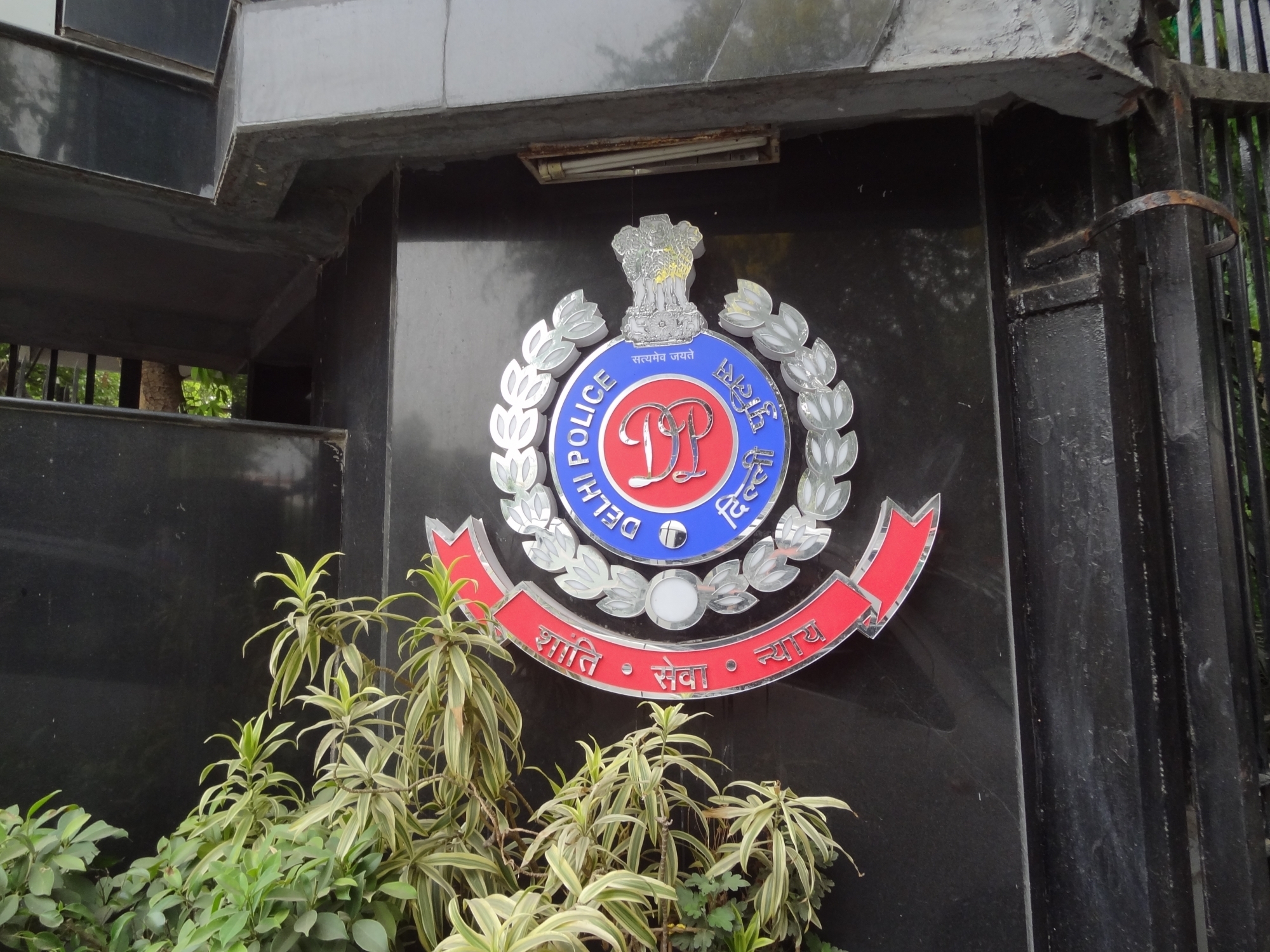Senior Delhi cop assaulted by juniors, 2 arrested