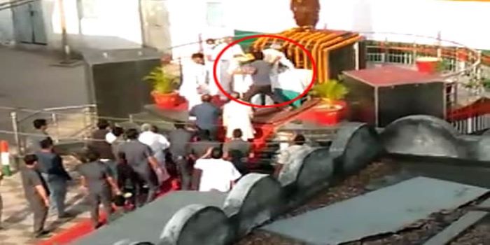 Nitish Kumar assaulted by deranged man on the outskirts of Patna