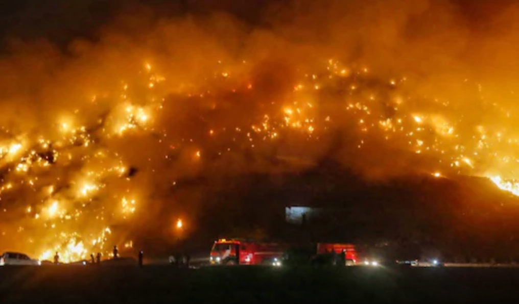 Delhi: Efforts to tame Bhalswa landfill fire continue for third day