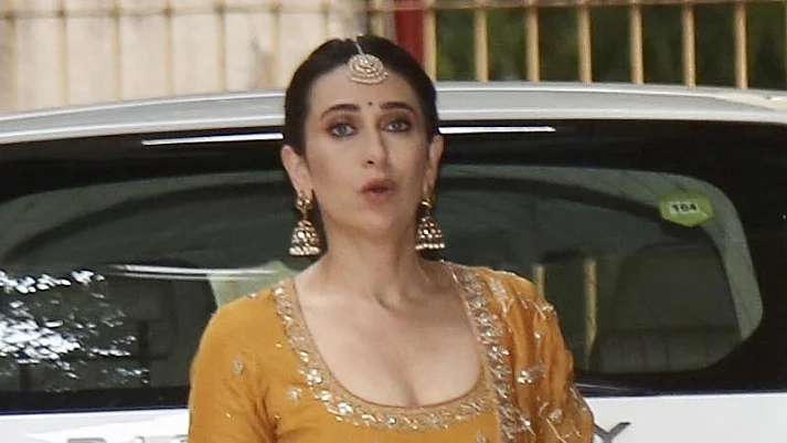 Ranbir-Alia wedding: Karisma Kapoor flaunts mehendi