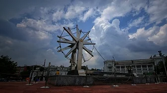 Delhiites wake up to pleasant, cloudy morning; light rain likely