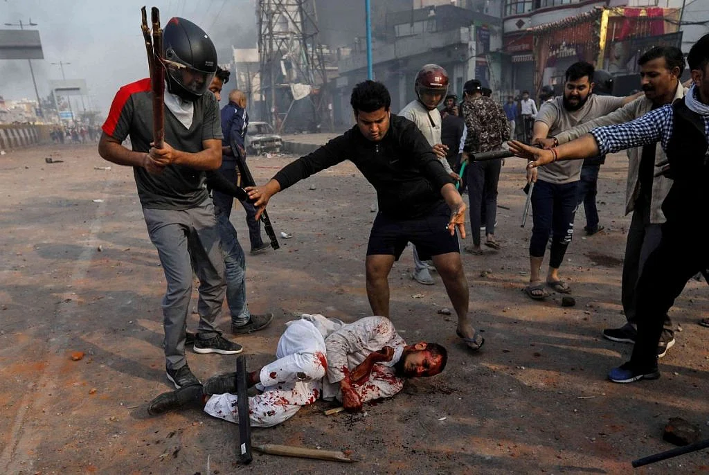A Muslim man is brutally thrashed by a Hindu mob during Delhi riots in Feb 2020