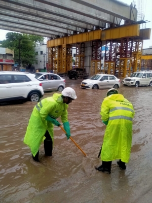 Heavy rains lash Hyderabad, boats out for rescue in old city
