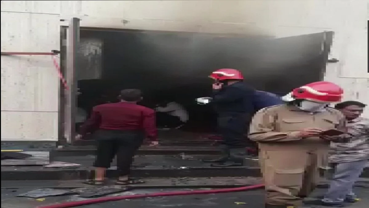 LIVE News Updates: Fire breaks out in Atlantis Banquet Hall at GT Karnal Road in Delhi