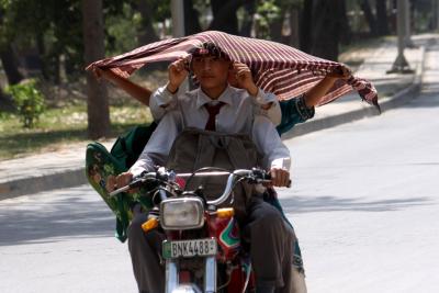 Pakistan hit by deadly cholera outbreak amid heat wave