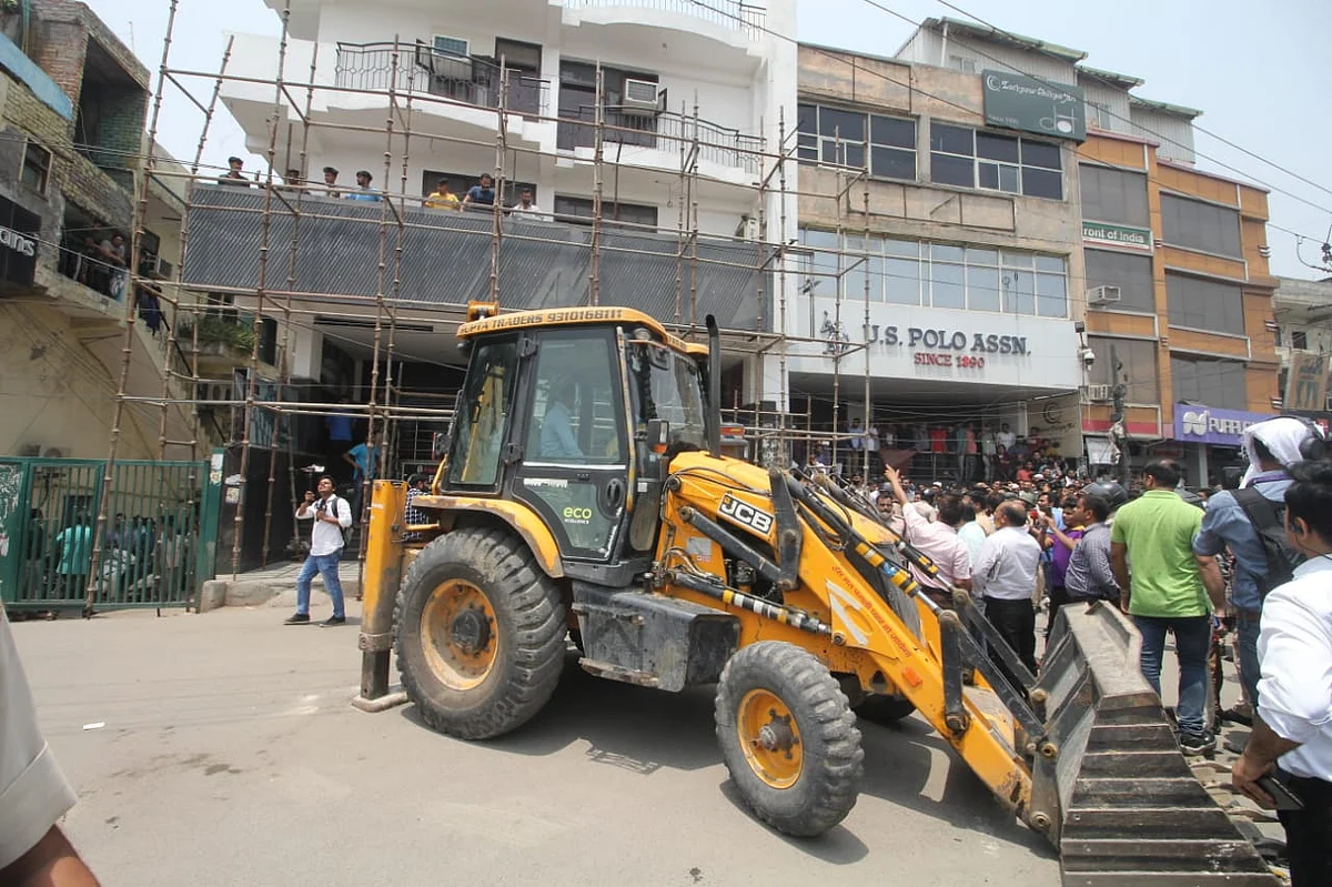 LIVE News Updates: Sri Lankan Prime Minister Mahinda Rajapaksa resigns