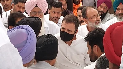 Rahul Gandhi visits Moosewala's house in Punjab