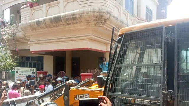 Bulldozer justice does no good to a democracy or rule of the law and Sunil Dutt knew it