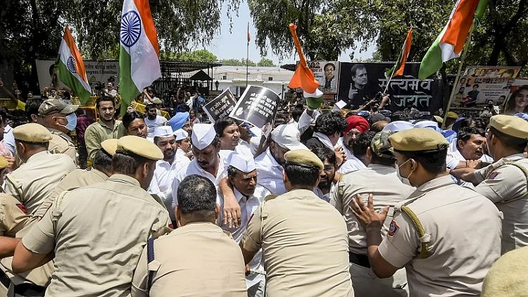 Police manhandles Congress workers during a protest in New Delhi, June 15, 2022