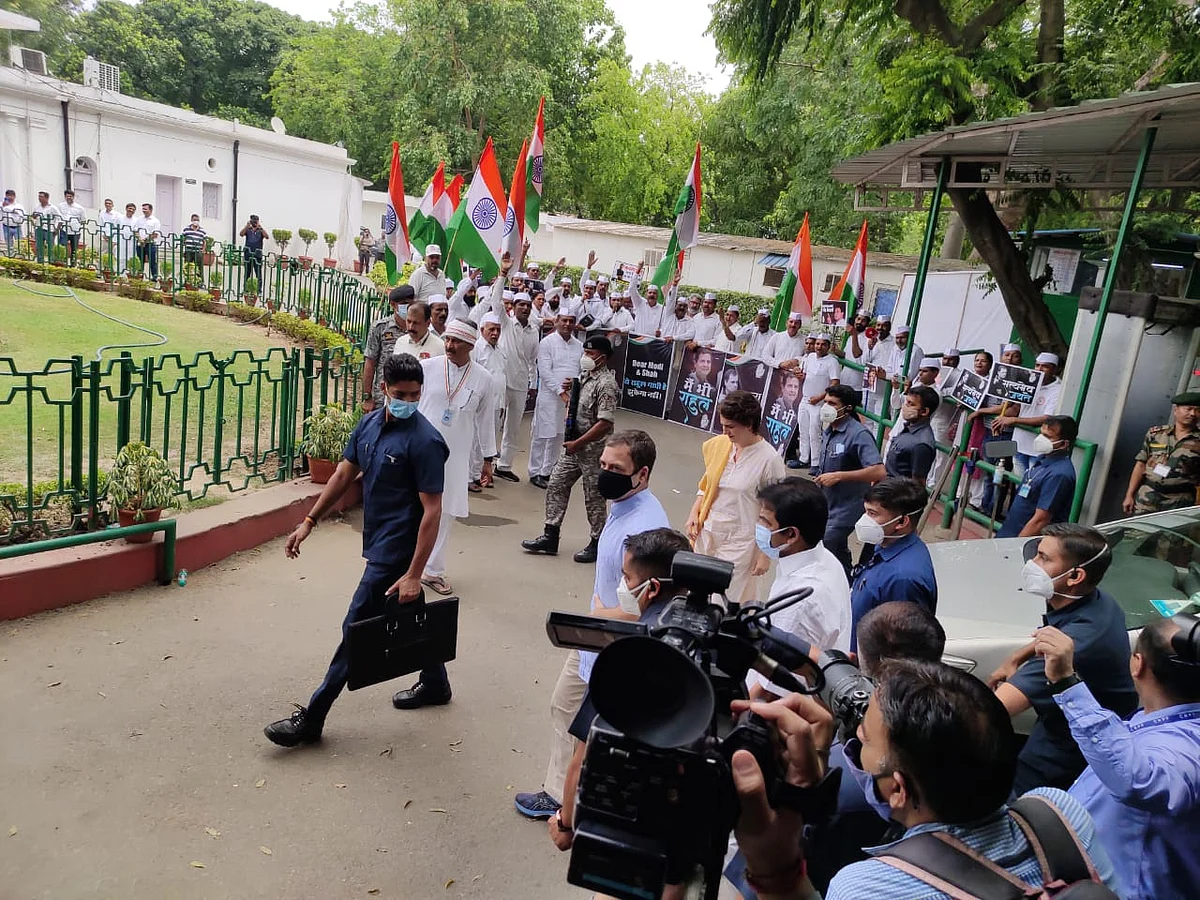 Rahul Gandhi appears before Enforcement Directorate