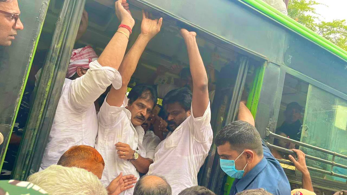 Almost entire top Congress leadership detained as Rahul Gandhi marches to ED office to join probe